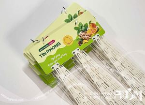 Bảng treo dây nhựa POSM kẹo ngậm họng Tín Phong