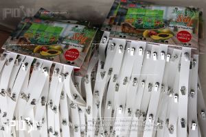 Hanger dây nhựa kẹp sắt treo sản phẩm trái cây sấy khách hàng Hà Nội
