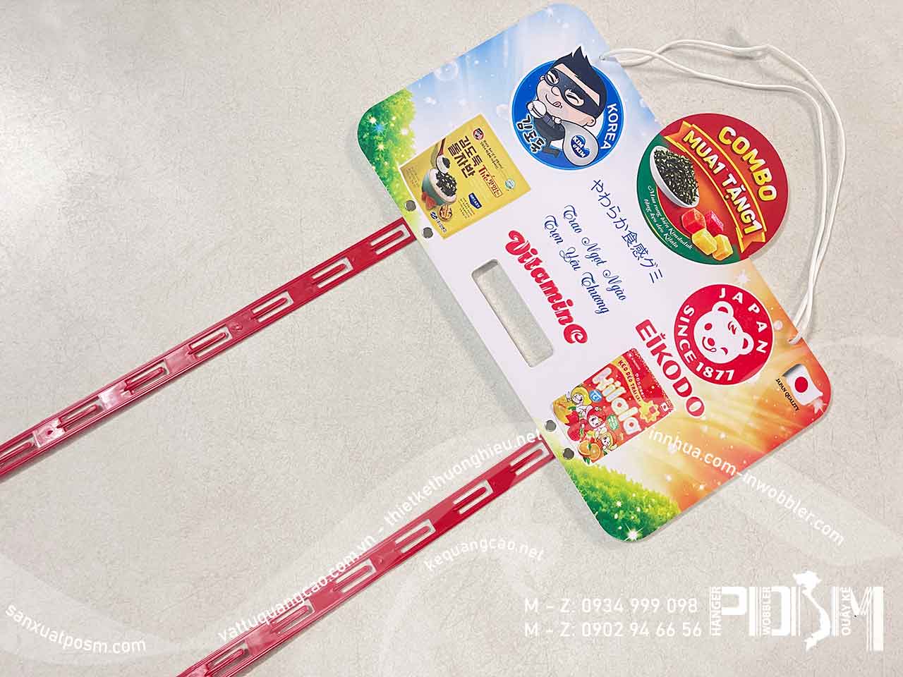 Hanger treo vỉ nhiều gói liền nhau vắt qua và móc treo gói rời trên dây nhựa