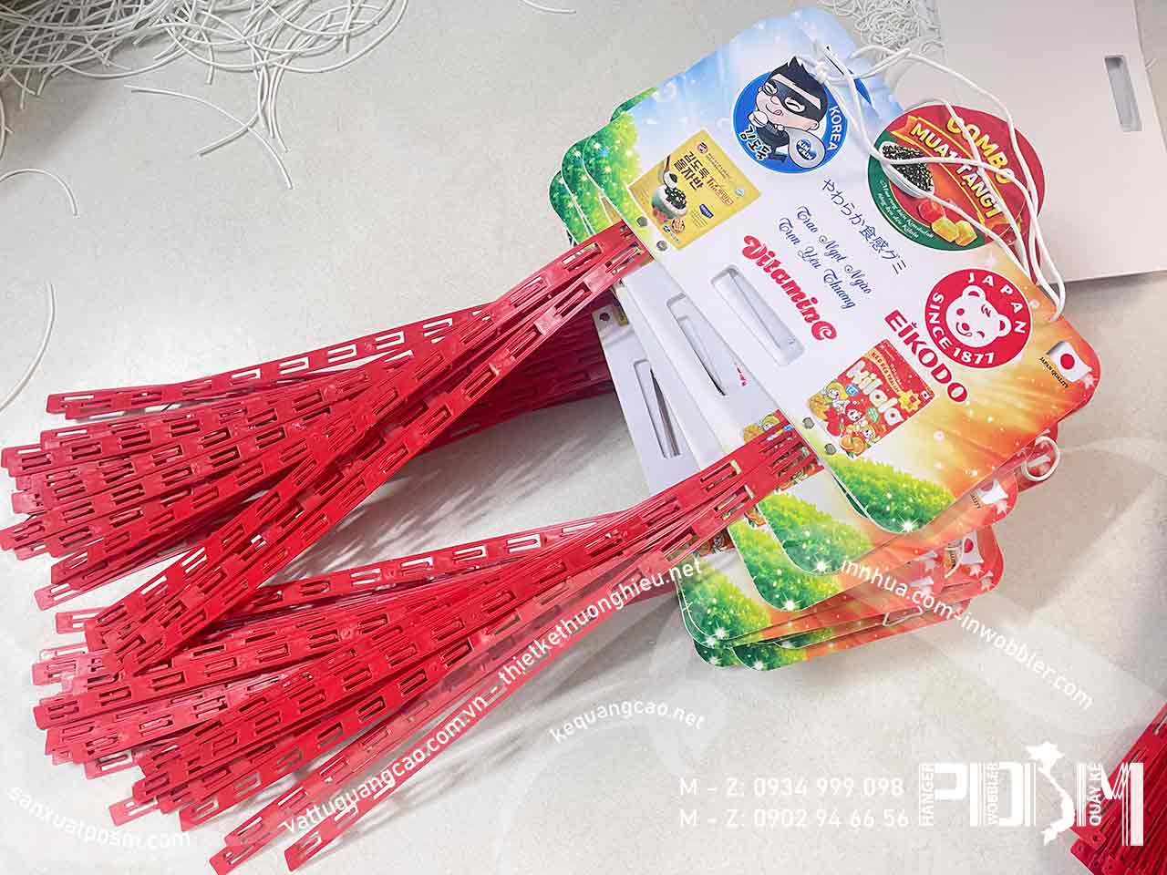 Hanger treo vỉ nhiều gói liền nhau vắt qua và móc treo gói rời trên dây nhựa - Ảnh 3